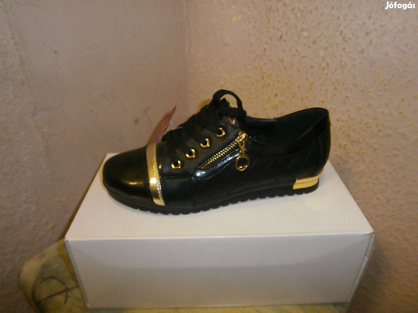 Új, csajos fekete cipő, mérete: 38