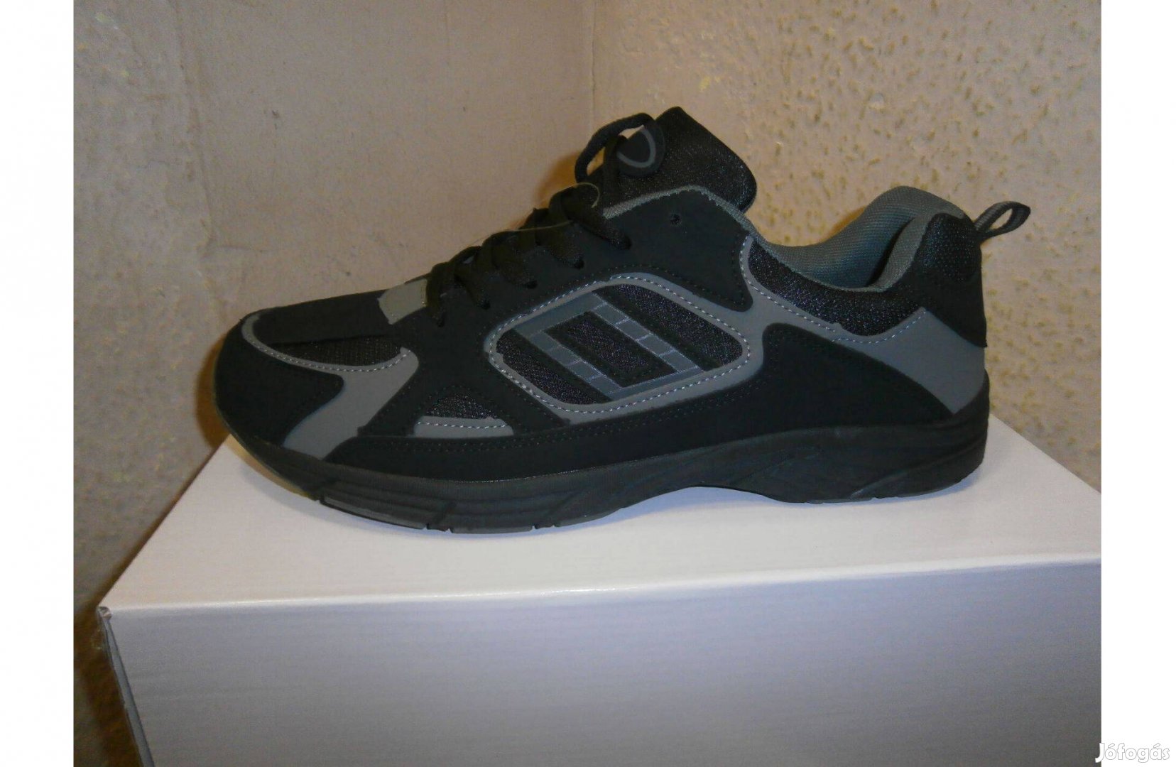 Új, divatos férfi sportcipő, méretek 42, 43, 44