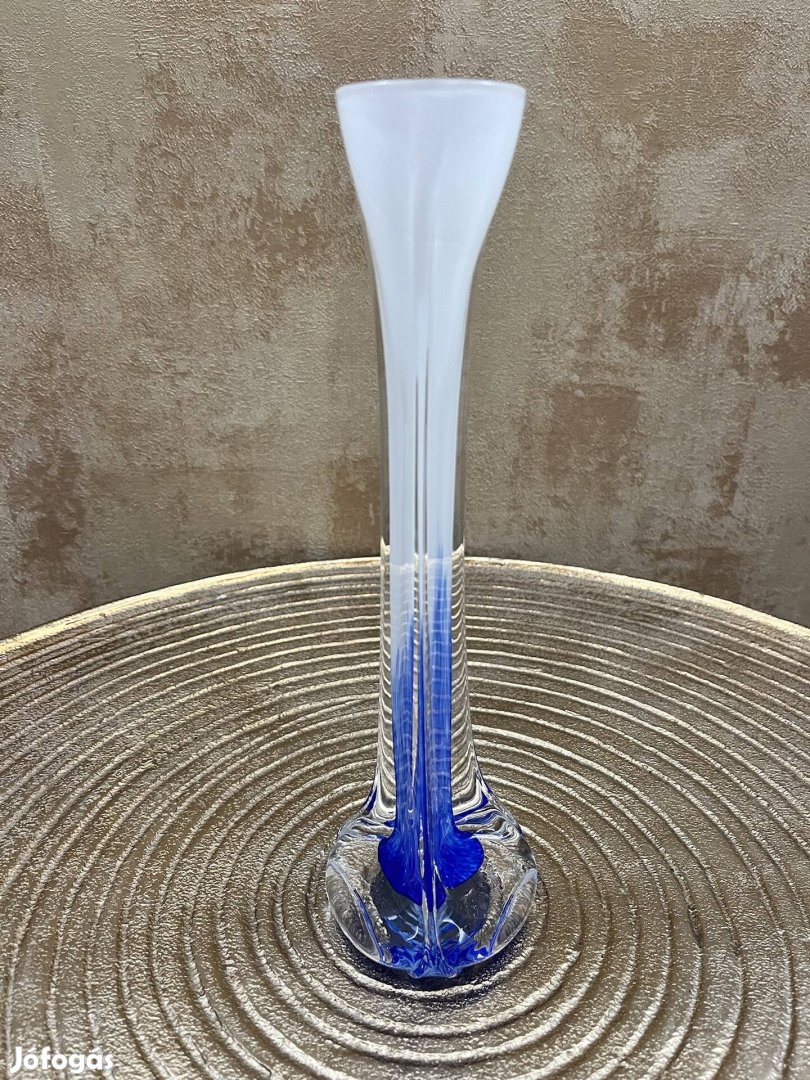 Új, egyedi készítésű üveg gyertyatartó, kék-fehér eladó.