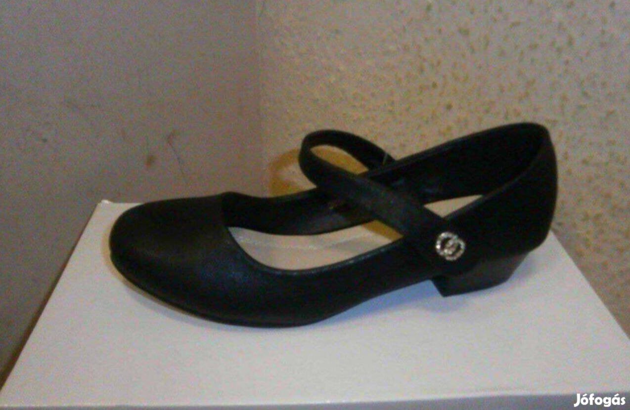Új, elegáns, fekete lányka cipő, méretek 30, 33
