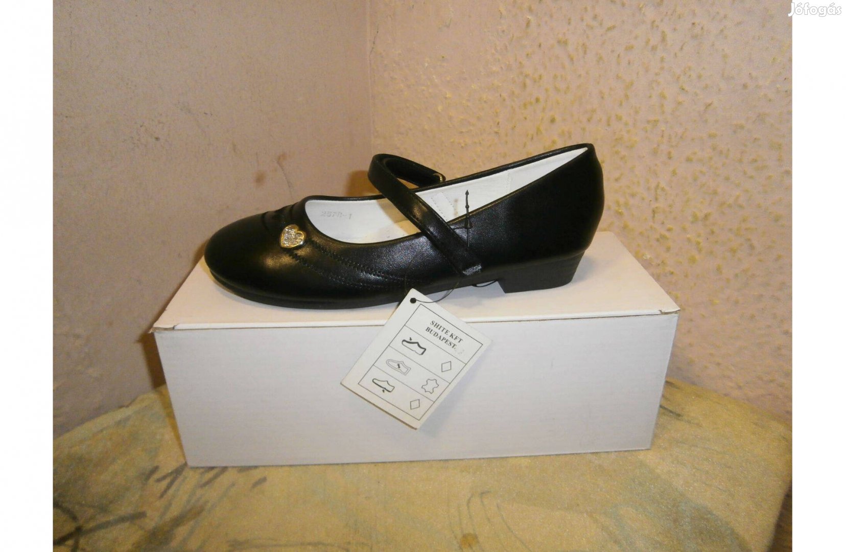 Új, elegáns fekete tépőzáras lányka cipő, méretek 31-36-ig