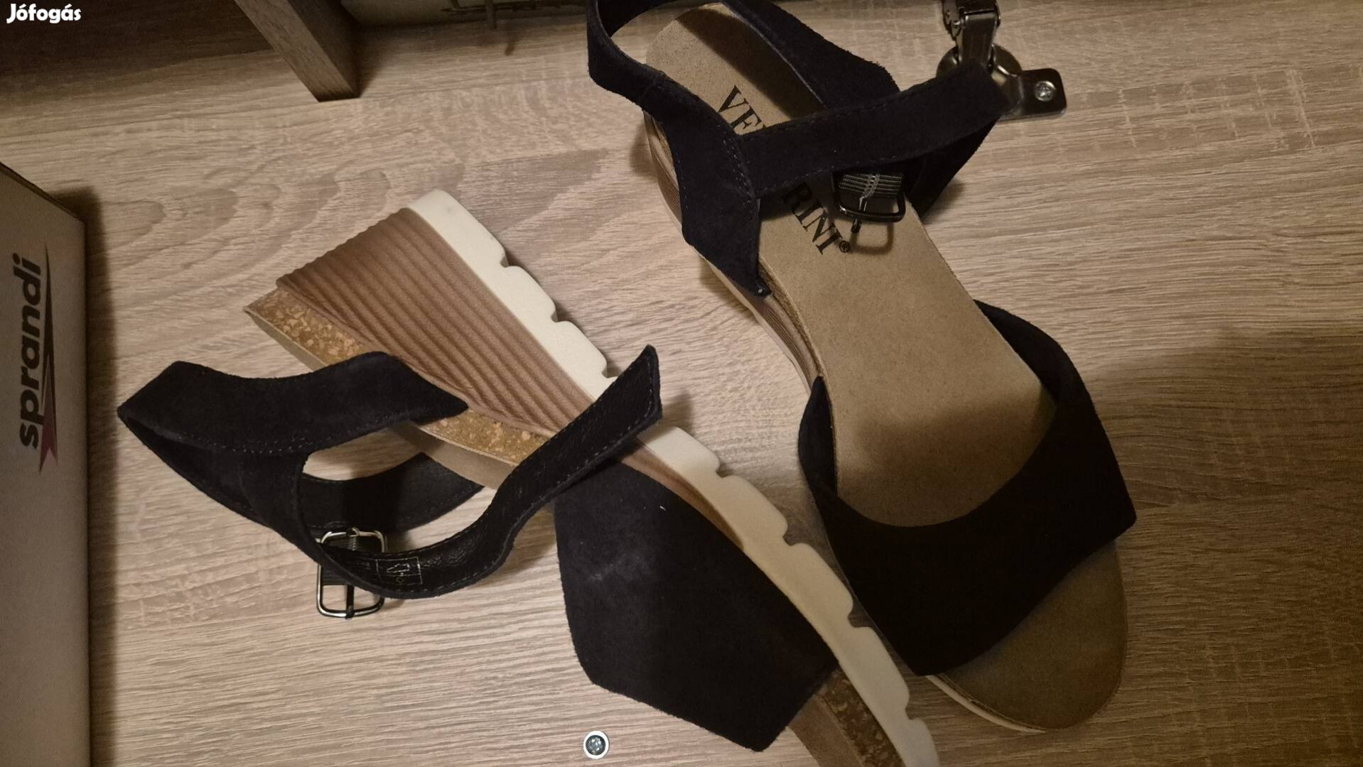 Új, elegáns szandi