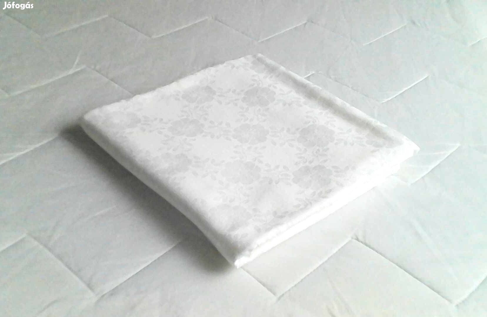 Új, fehér virágmintás pamut damaszt abrosz terítő, 150 x 95
