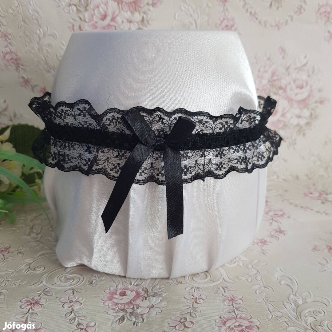 Új, fekete csipkés, fekete masnis menyasszonyi harisnyakötő combcsipke