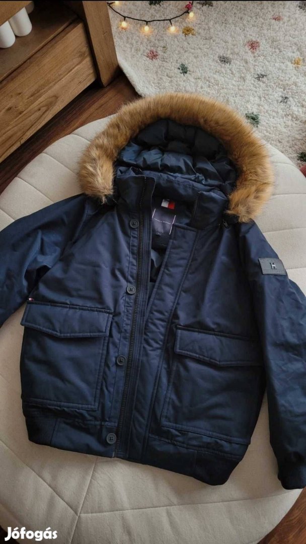 Új, férfi S-es méretű Tommy Hilfiger kabát eladó