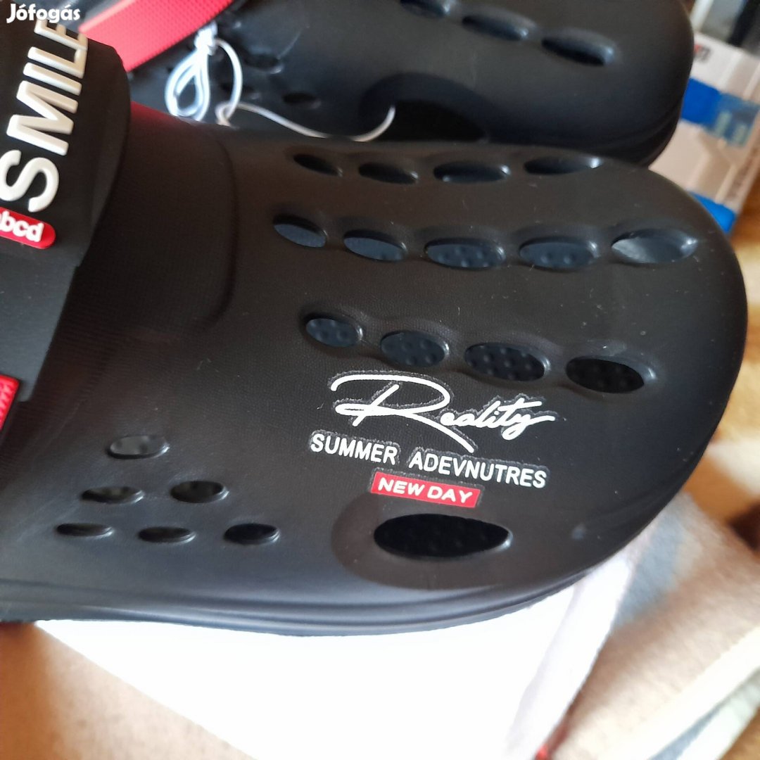 Új, férfi papucscipő, klumpa.