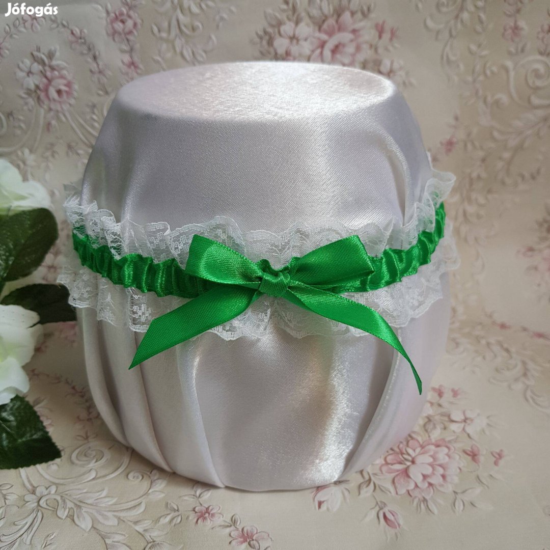 Új, hófehér csipkés, zöld masnis menyasszonyi harisnyakötő, combcsipke