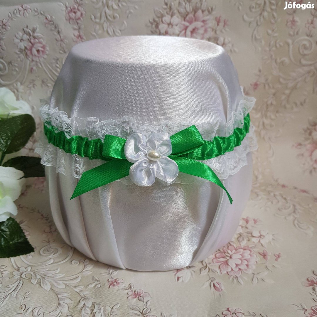 Új, hófehér csipkés, zöld masnis-virágos menyasszonyi harisnyakötő