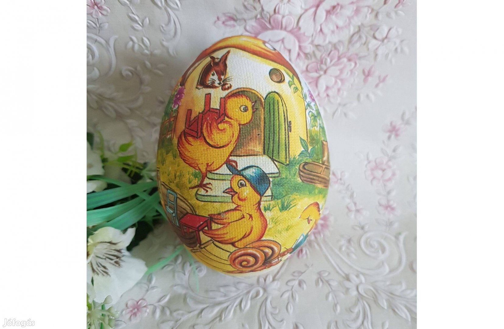 Új, húsvéti, nyuszi és csibe mintás tojás alakú papírmasé ajándékdoboz