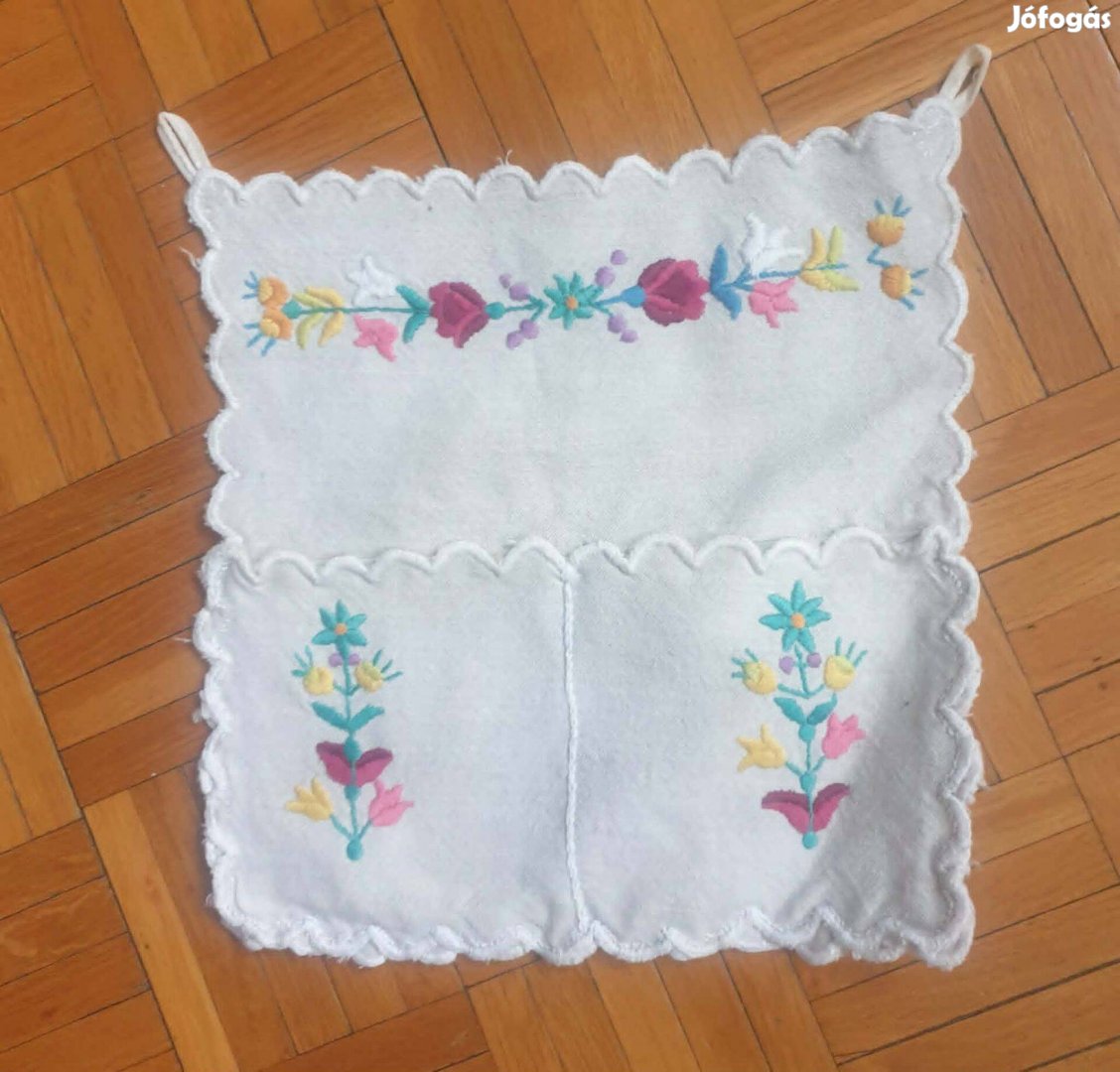 Új, kalocsai mintával hímzett kefetartó eladó