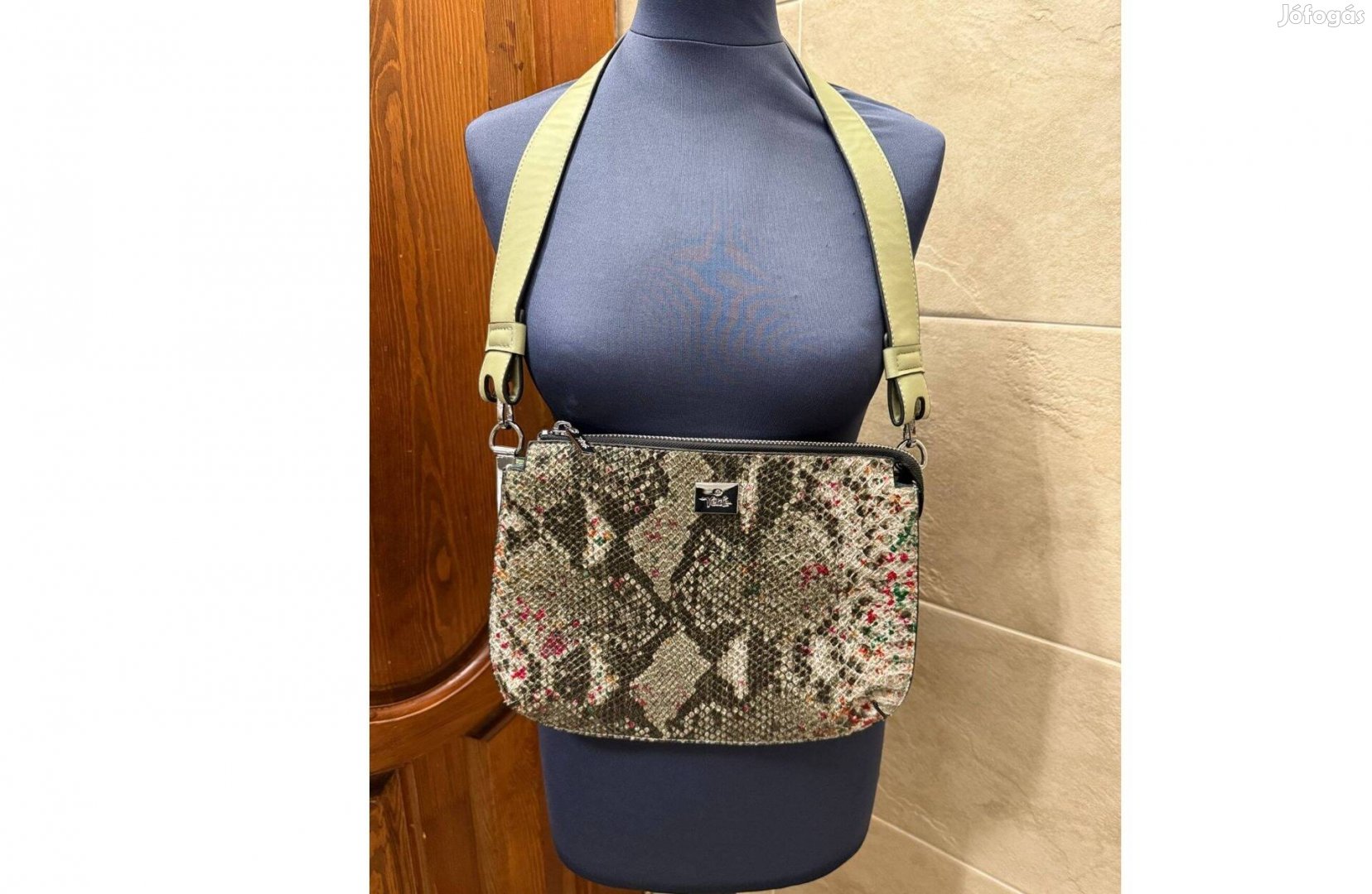 Új, különleges kígyóbőrmintás Verde táska
