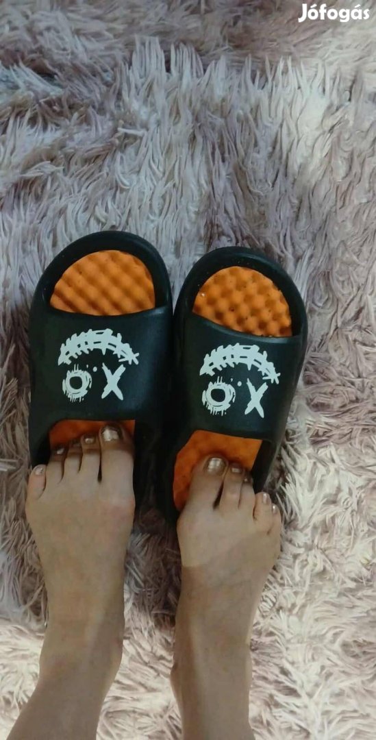 Új, masszázs gyógypapucs.