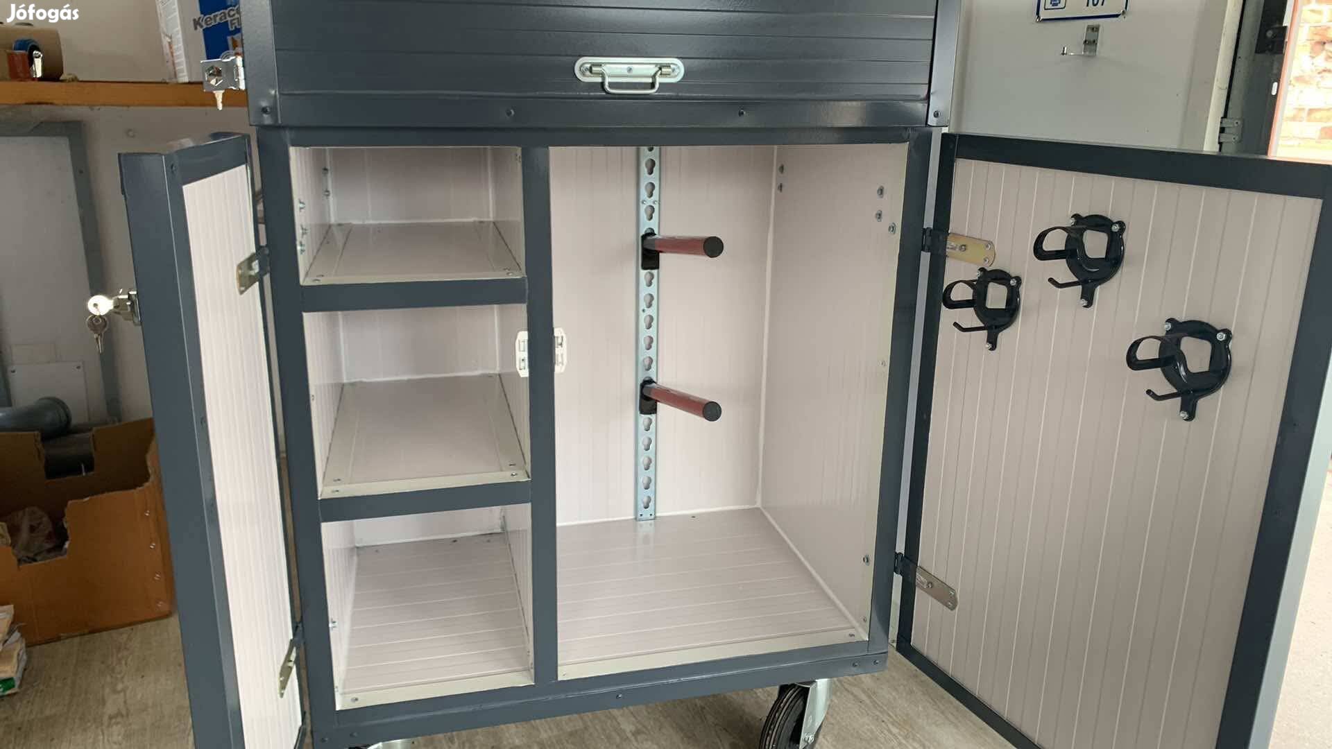 Új, minőségi, erős, fém, kerekes nyeregszekrény raktárról