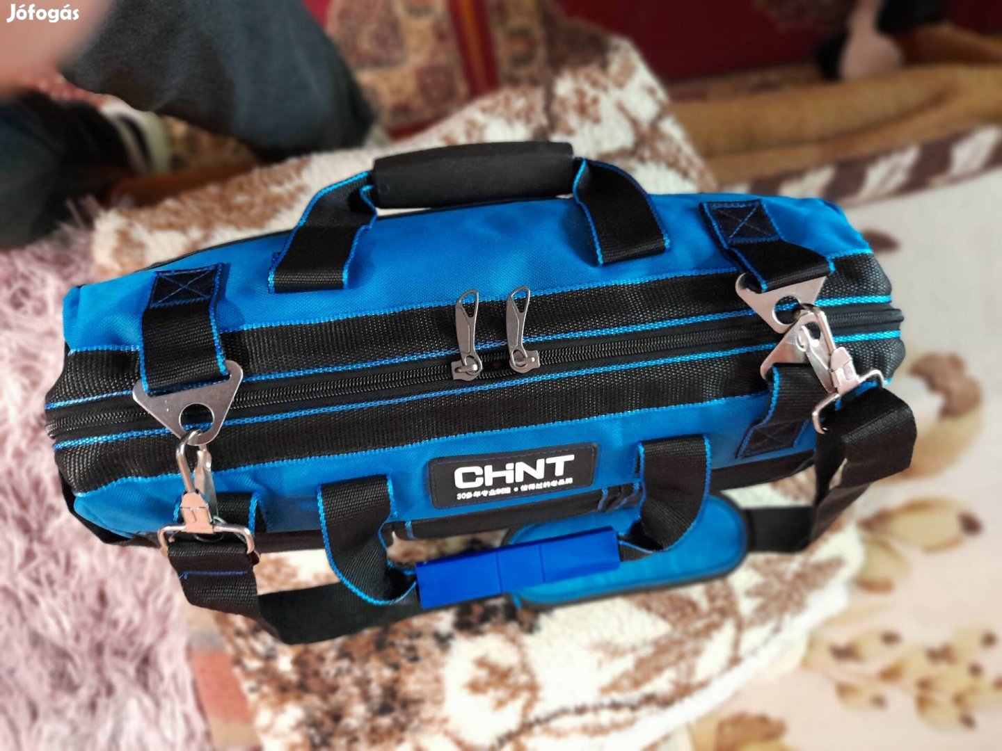 Új, nagyméretű szerszámos táska.