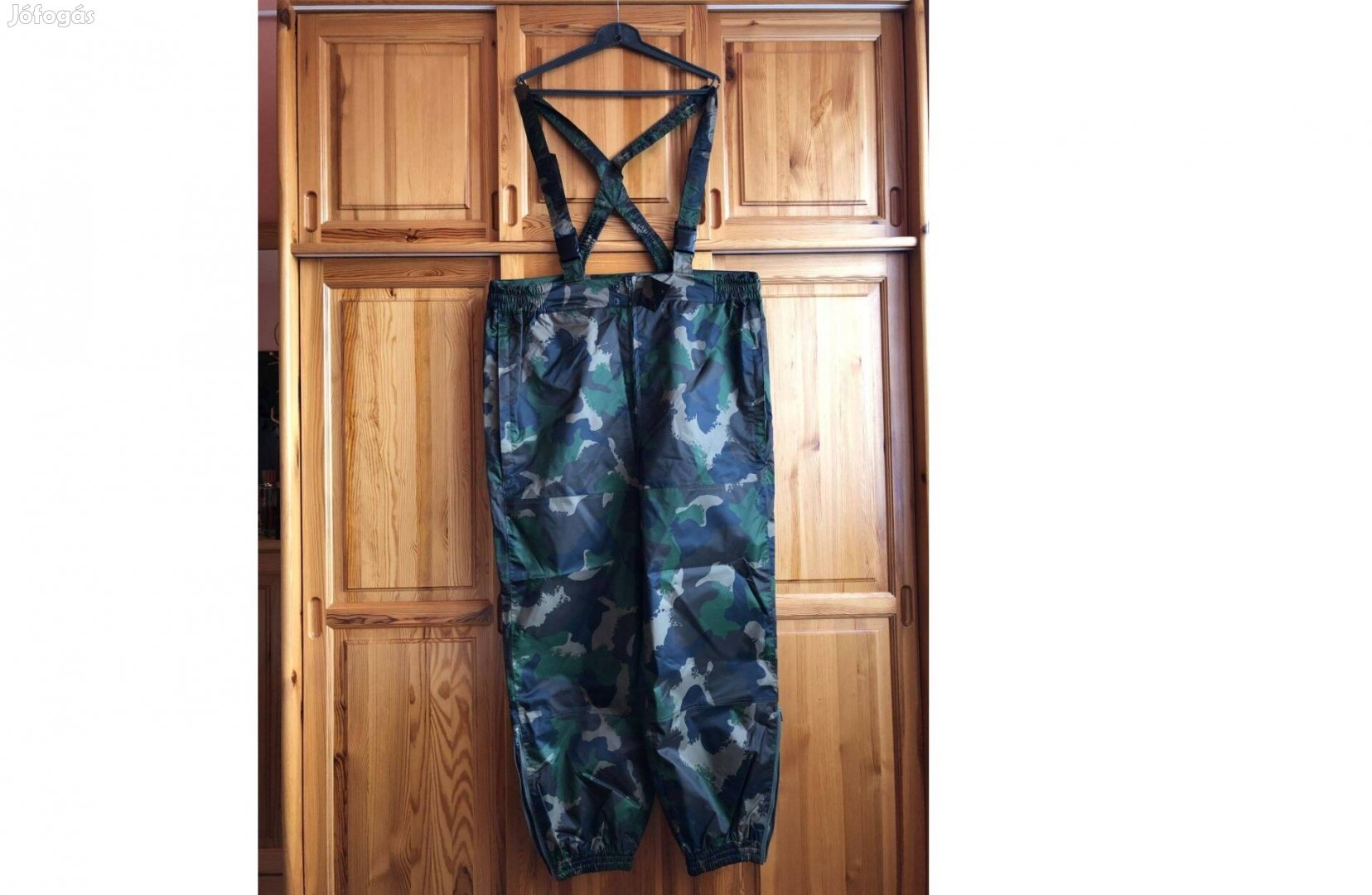 Új, terepmintás, esővédő nadrág