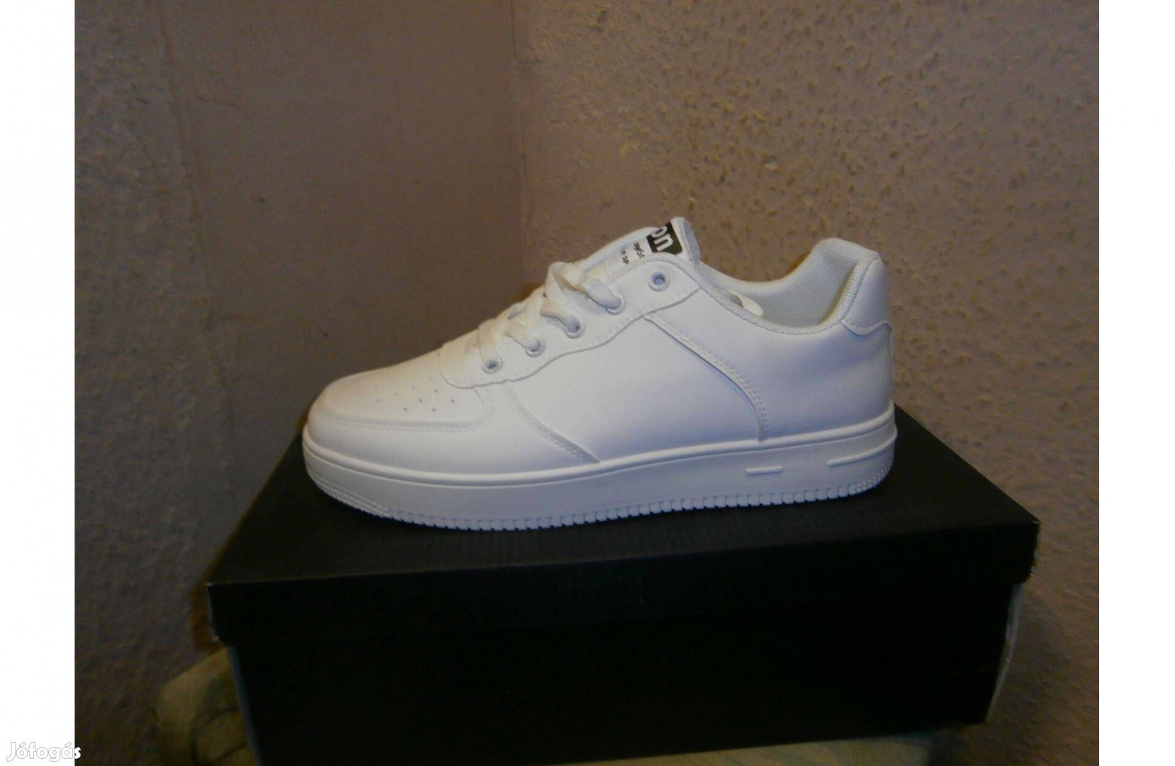 Új, trendi férfi sneakers cipő, méretek 40, 43, 44