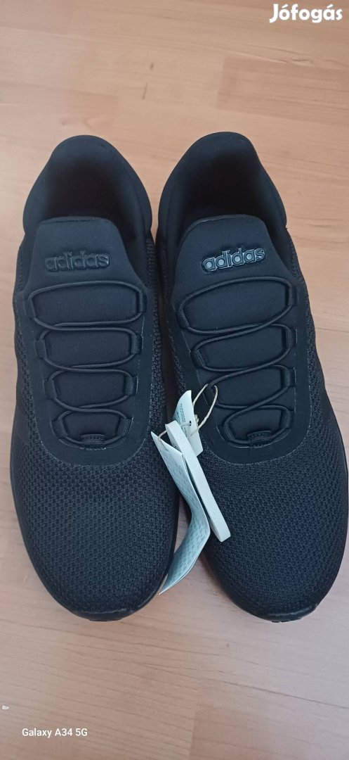 Új adidas fekete 44 es comfort sportcipő eladó. 