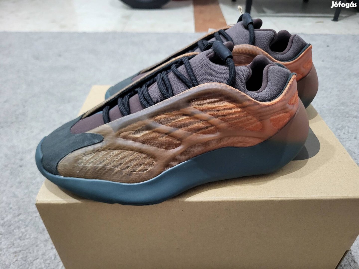 Új adidas yeezy 700 v3 39 1/3