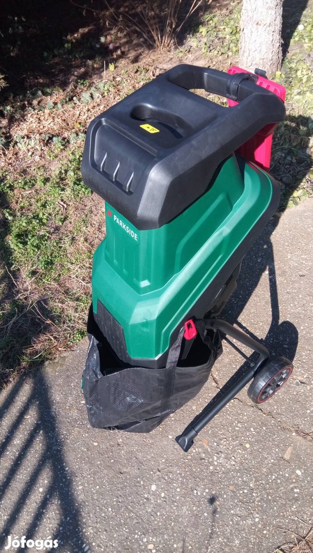 Új ág aprító készülék gyári dobozában 