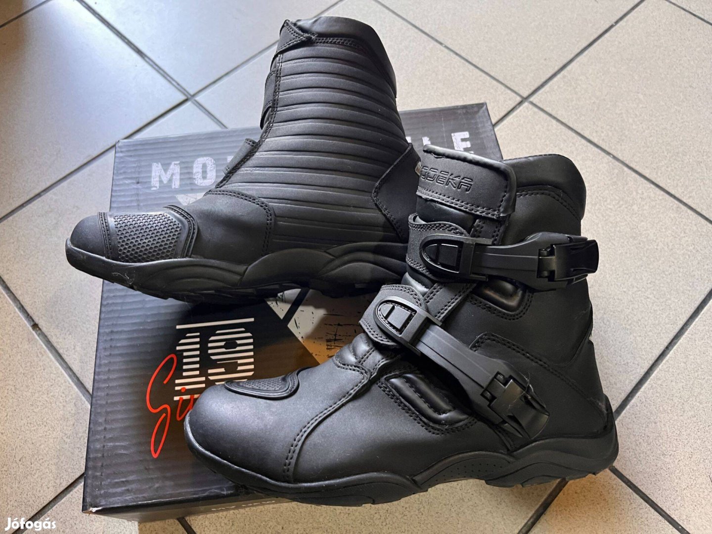 Új alacsony szárú, csattos, vízálló Német motoros csizma