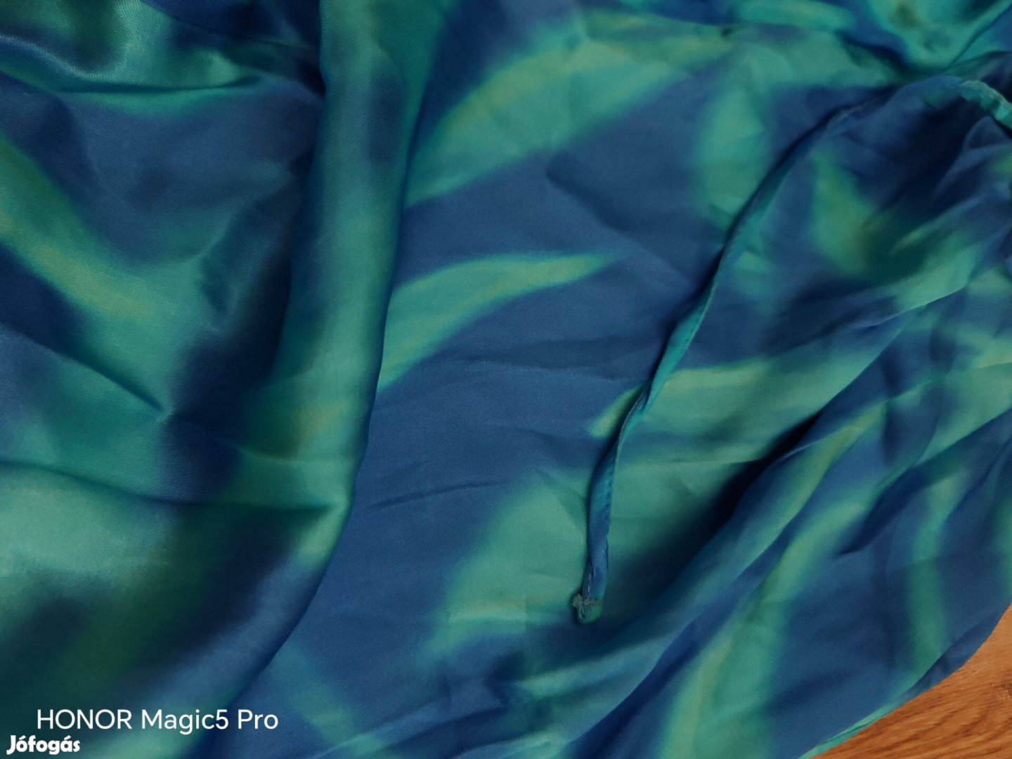 Uj állapot különleges türkiz selyemfényű női nadrág