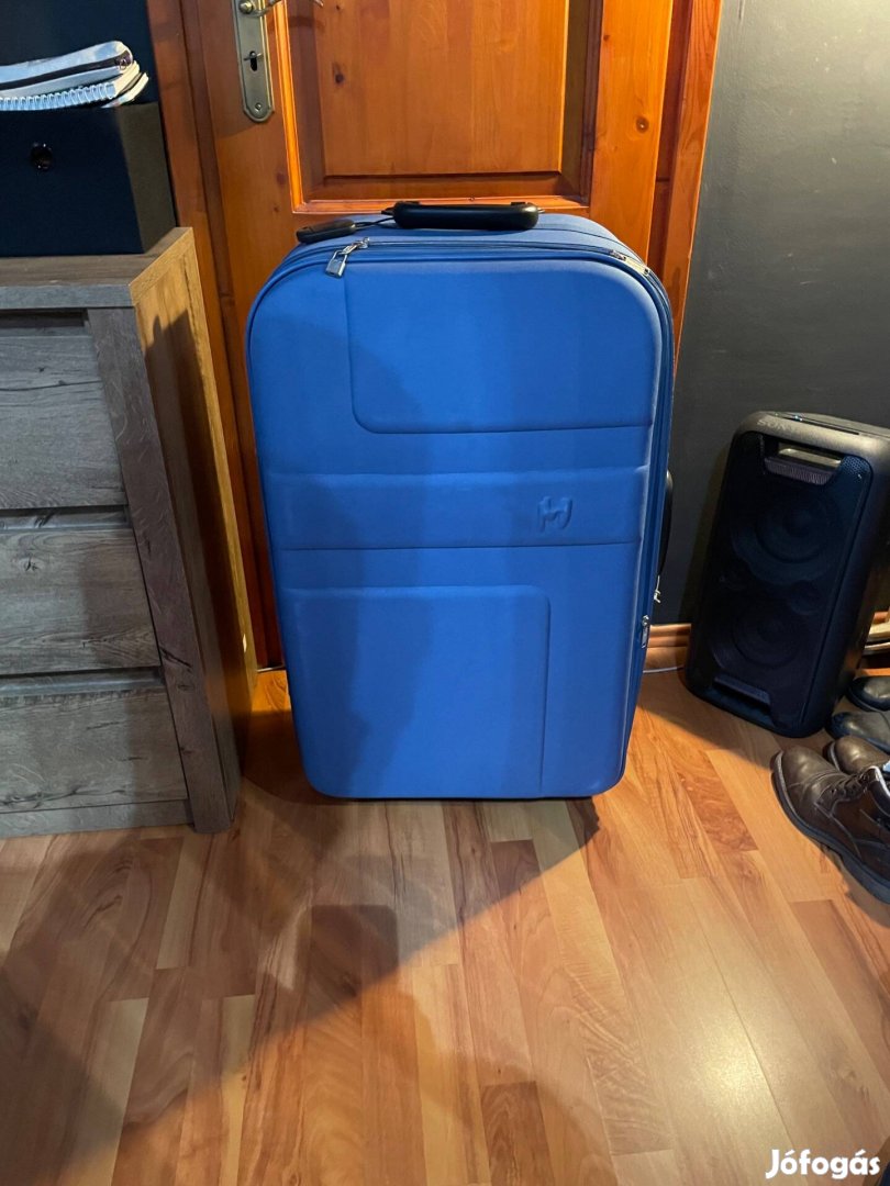 Új állapotú kék bőrönd