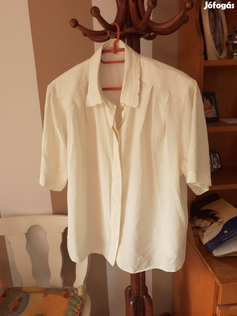 Új állapotú vajszínű női muszlin blúz nagyobb méret