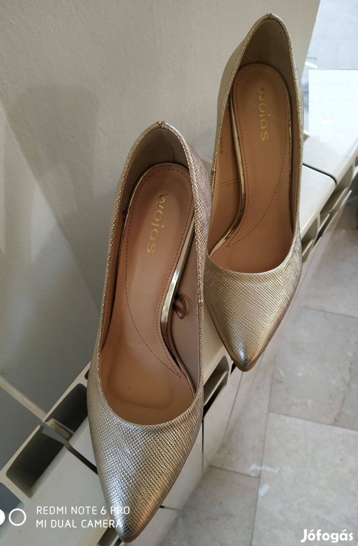 Új arany színű valódi bőr különleges elegáns tűsarkú cipő