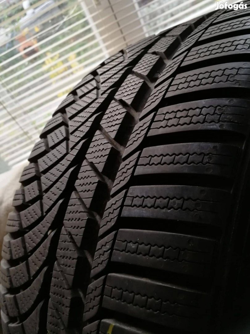 Uj auto teli gumik eladok