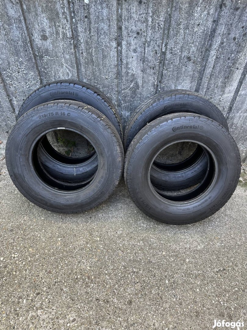 Új autóról Continental 215/75R16C