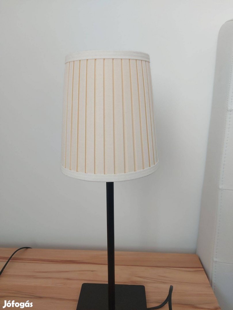 Új,bézs színű asztali lámpa eladó