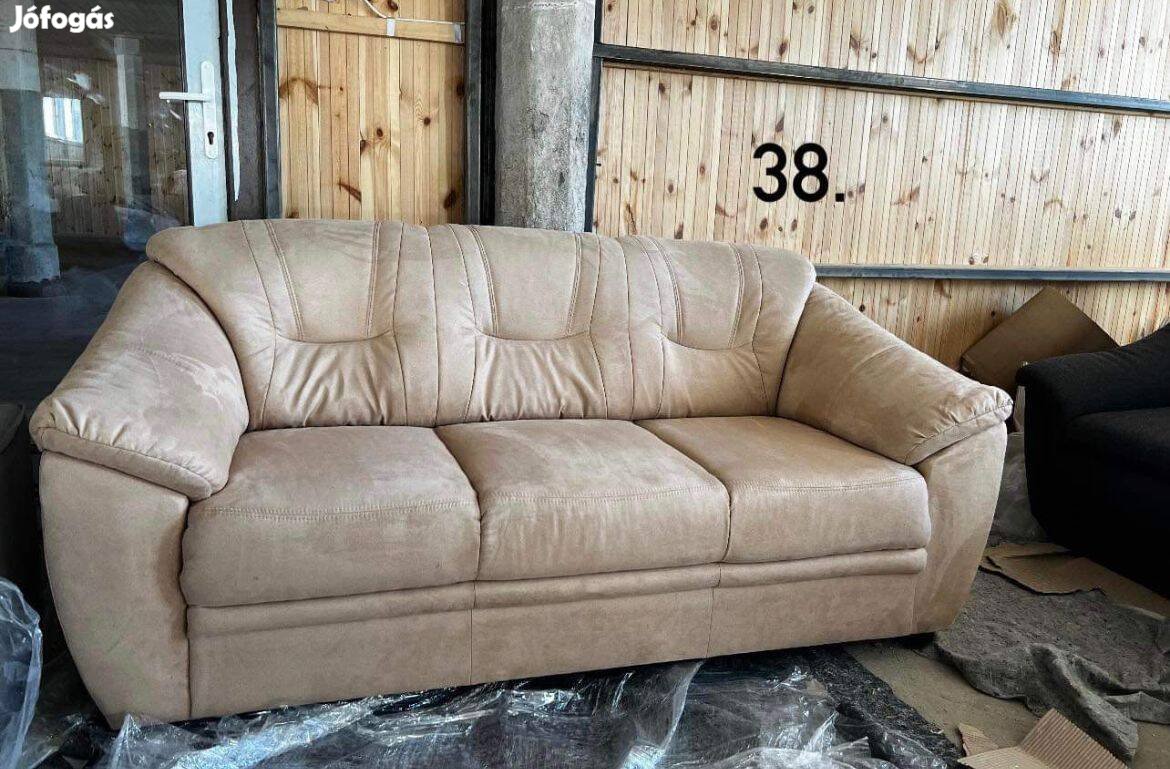 Új bézs színű kanapé