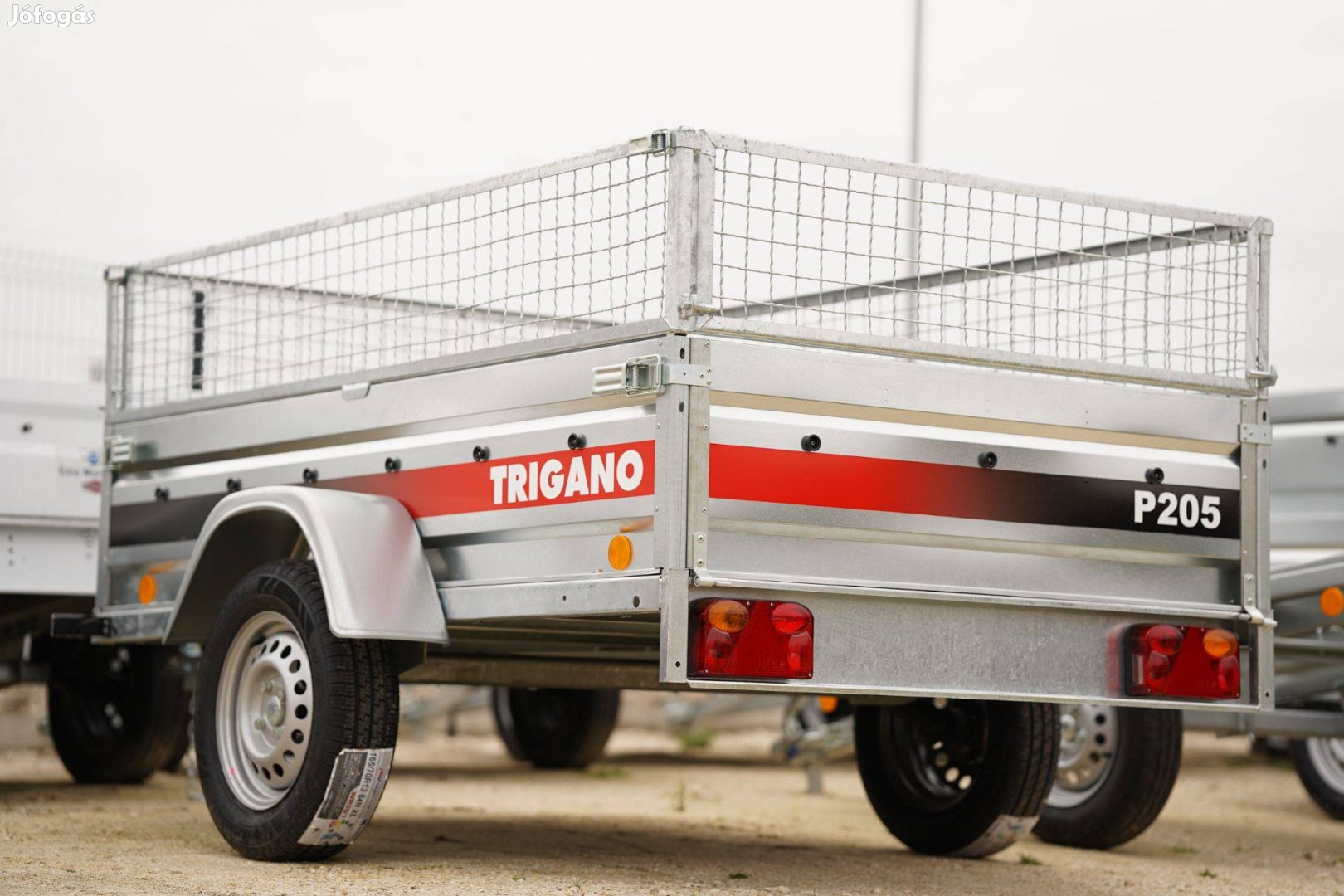 Új billenős Trigano P205 (205x132x39 cm) utánfutó + rács eladó
