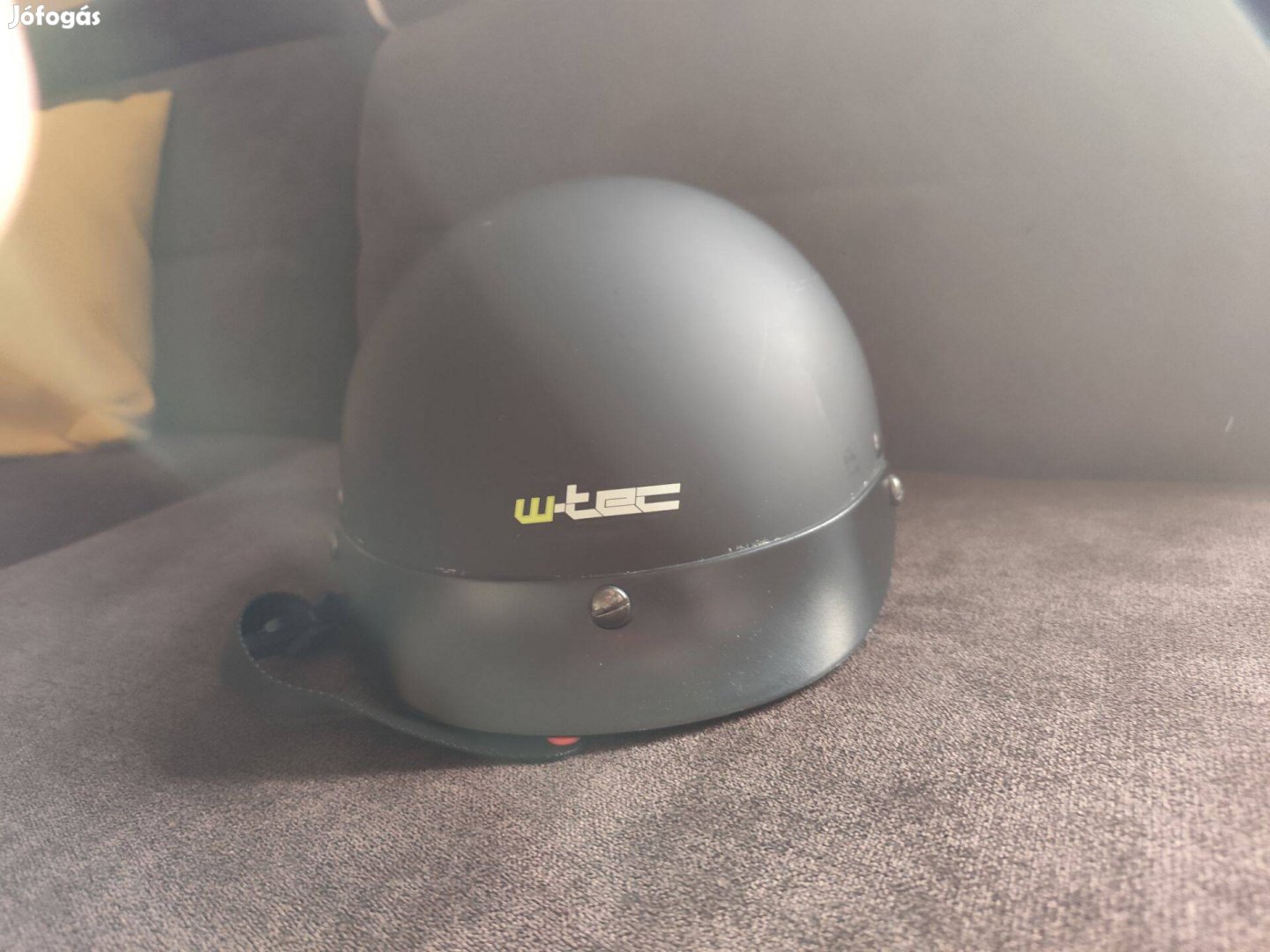 Új bukósisak eladó