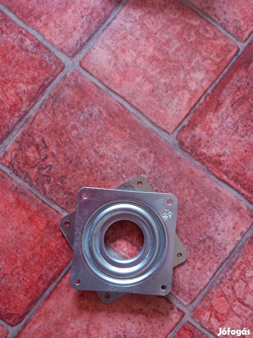 Új bútort forgató fém forgózsámoly