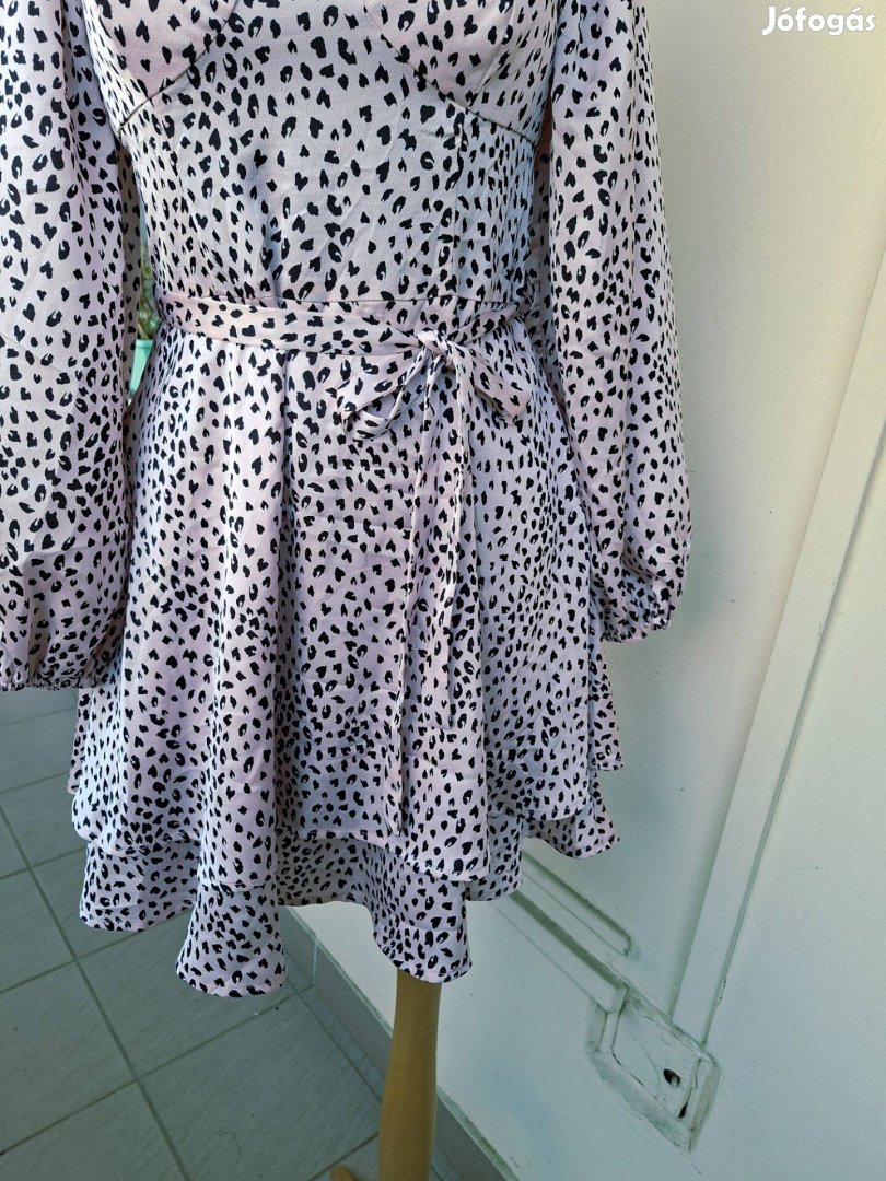 Új cimkés Quiz M-es divatos női ruha