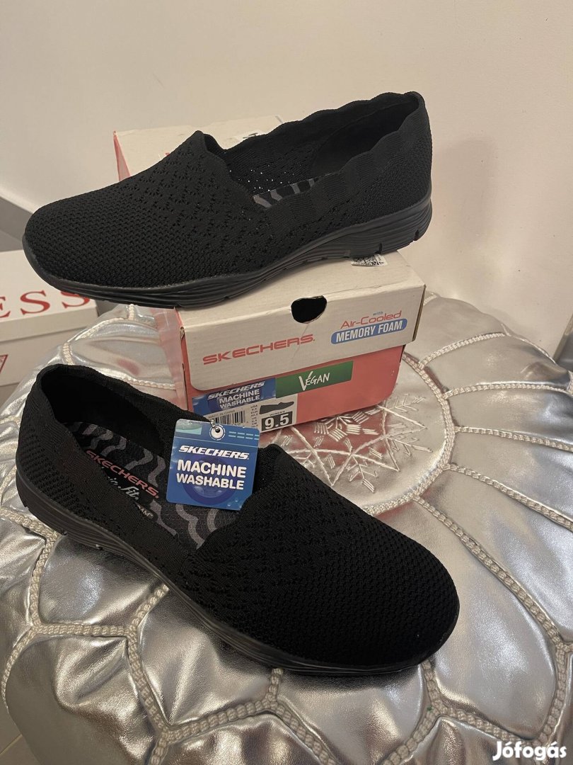 Új cimkes Skechers nöi cipő 39.5