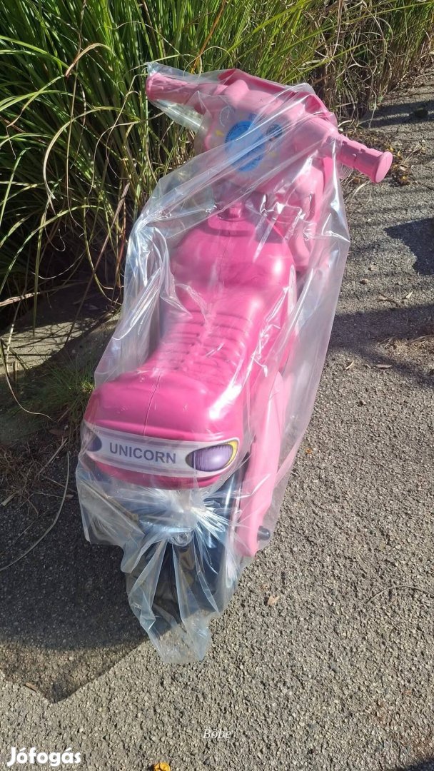 Új cross 8 unikornisos motor