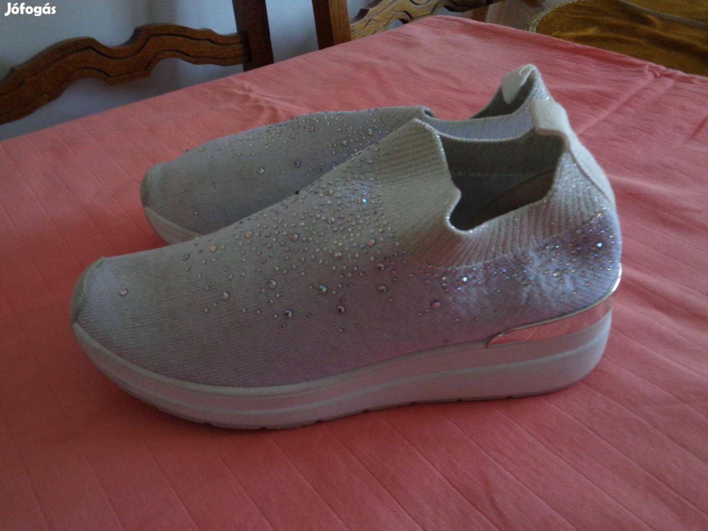 Új divatos kislány cipő 37 es világos strasszos