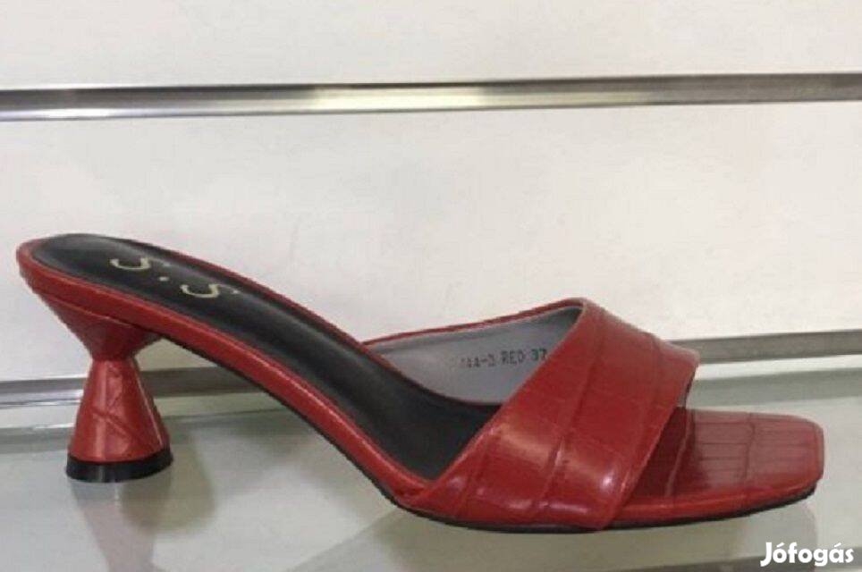 Új dobozos Piros papucs 39