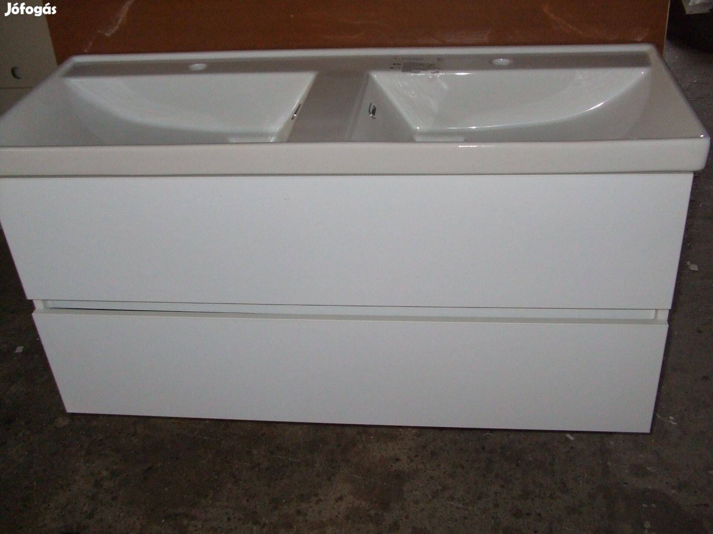 Új dupla mosdószekrény magasfényű fehér 2F függesztett bútor 120 cm