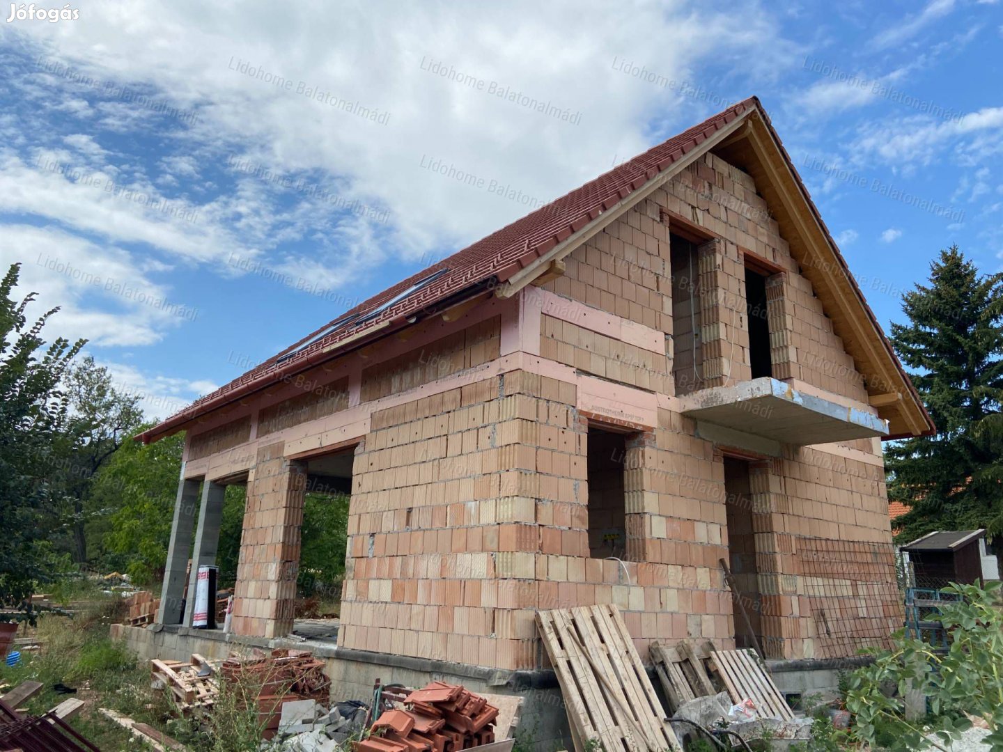 Új építésű nulla energiás családi ház Balatonalmádi Öreghegyen