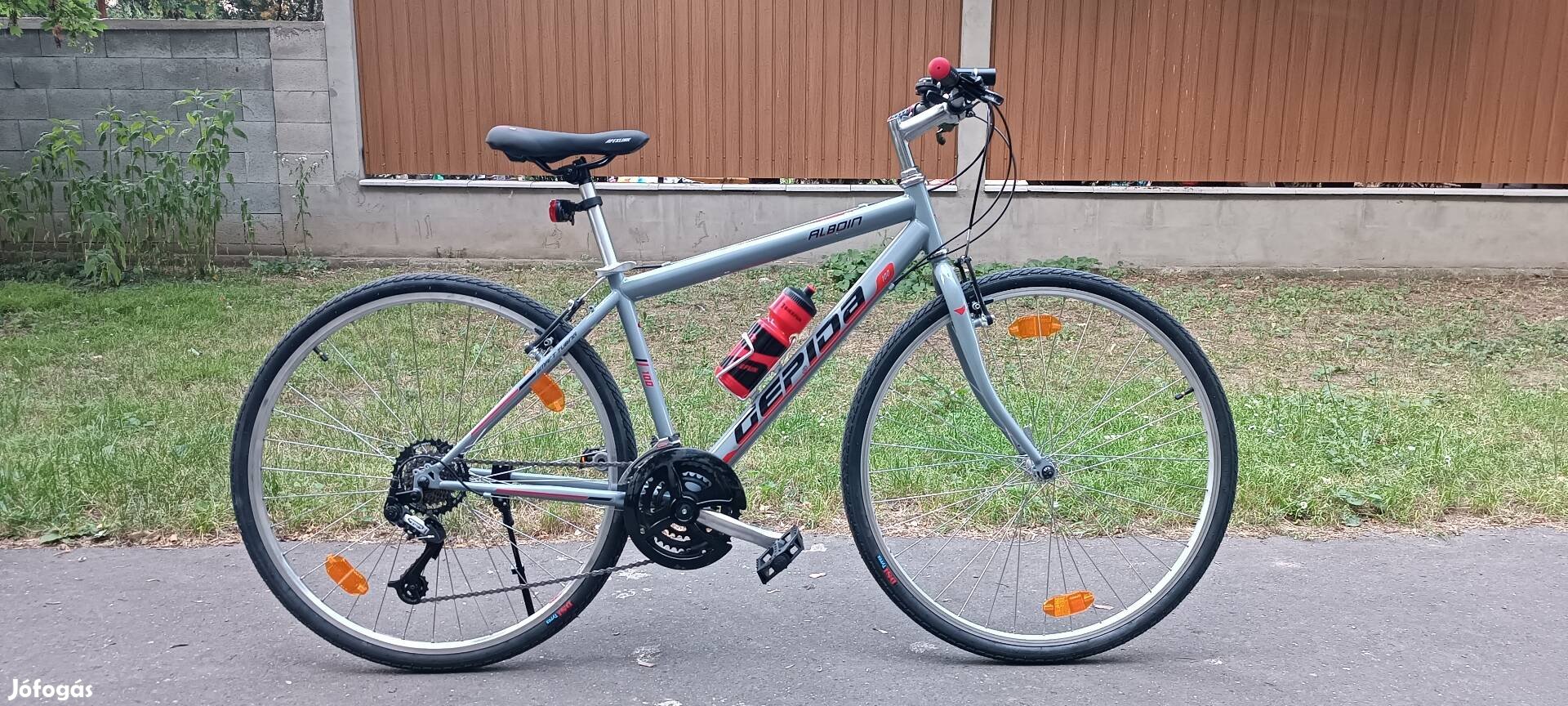 Új épített, egyedi 28 colos, Crmo vázas, 21 sebességes Cross kerékpár 