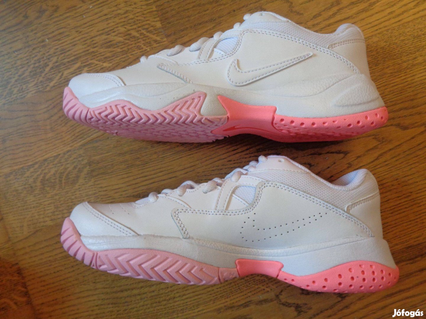 Új eredeti Nike 38-as 38 női sportcipő teniszcipő utcai cipő többféle