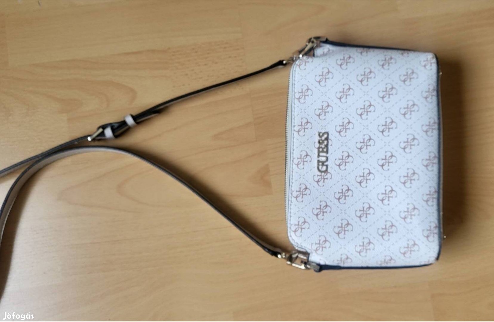 Új eredeti kis Guess női tavaszi táska 27 x 16 cm