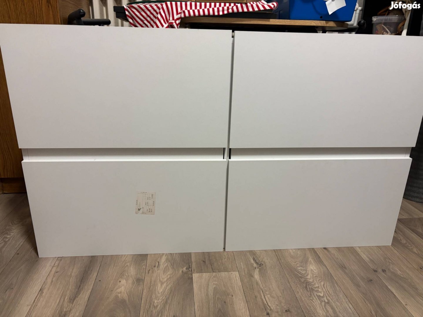 Új fali szekrény eladó