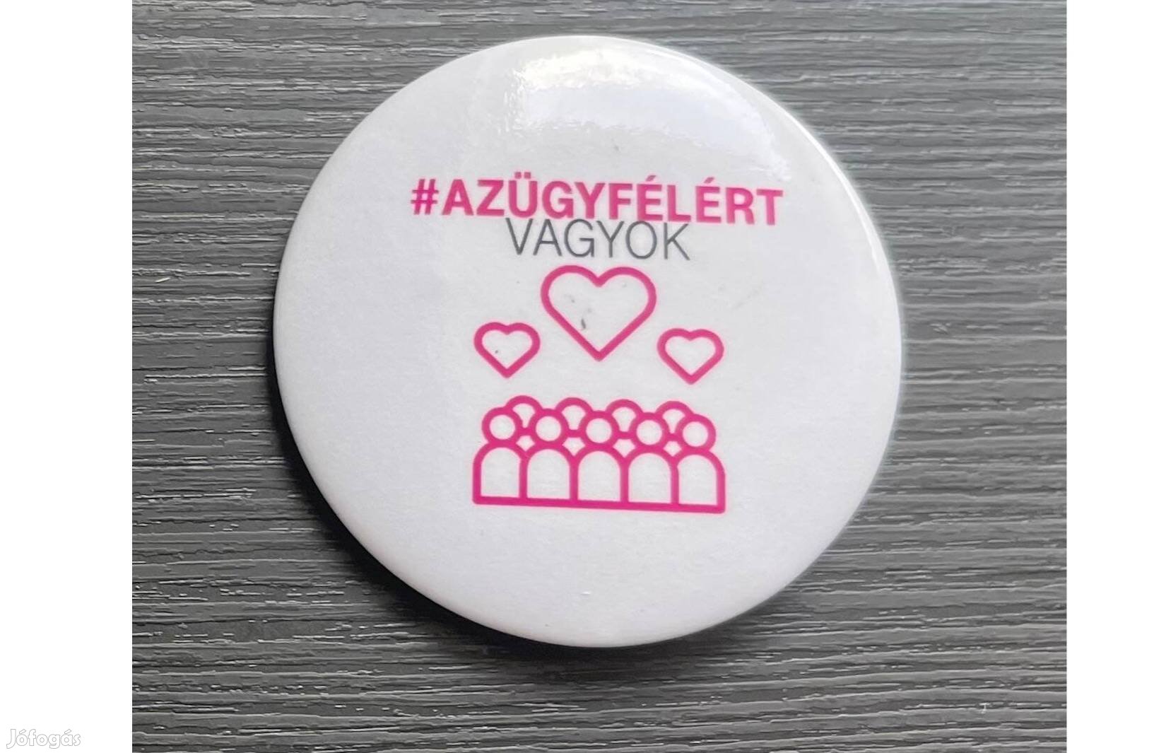 Új fehér kitűző: ügyfélszolgálat