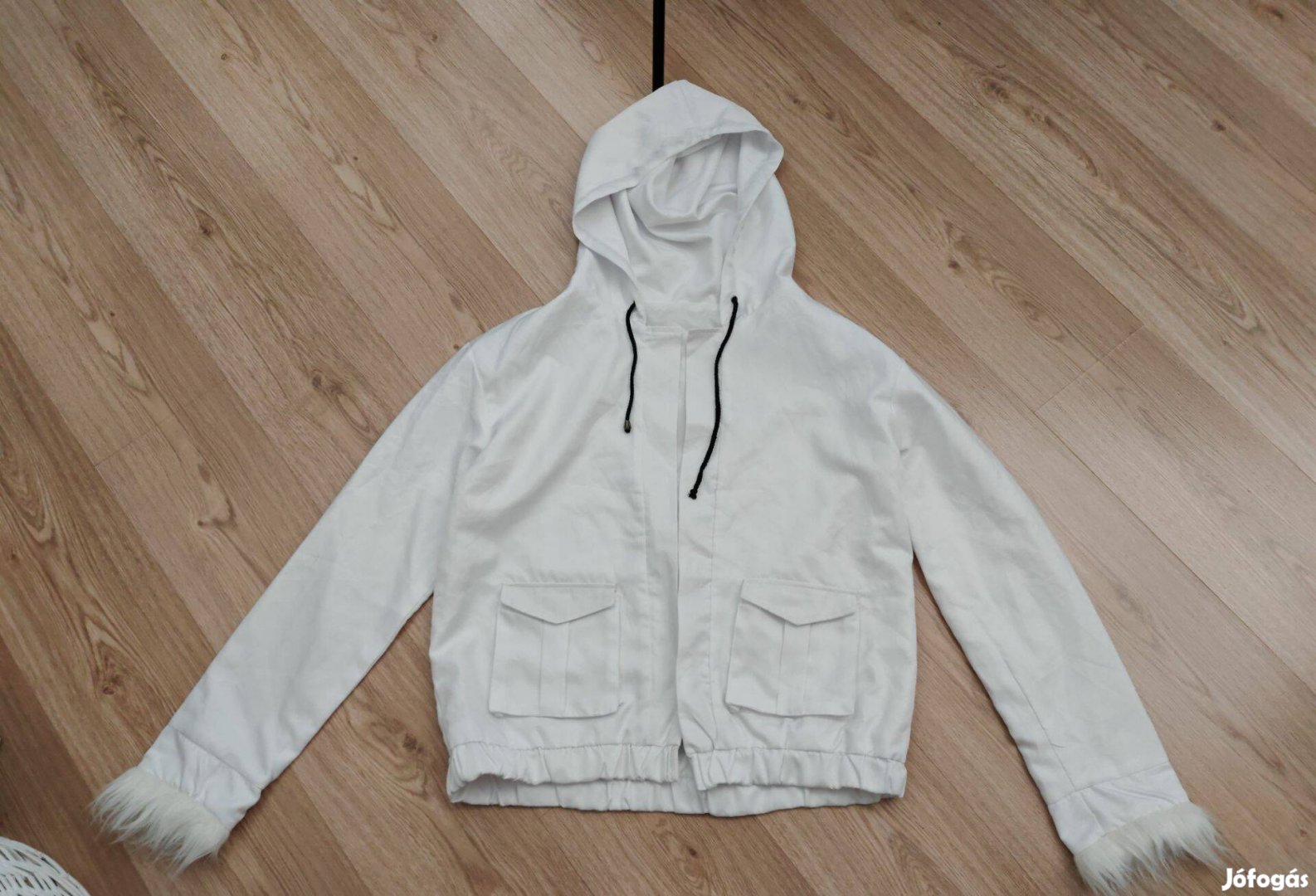 Uj fehér női dzseki