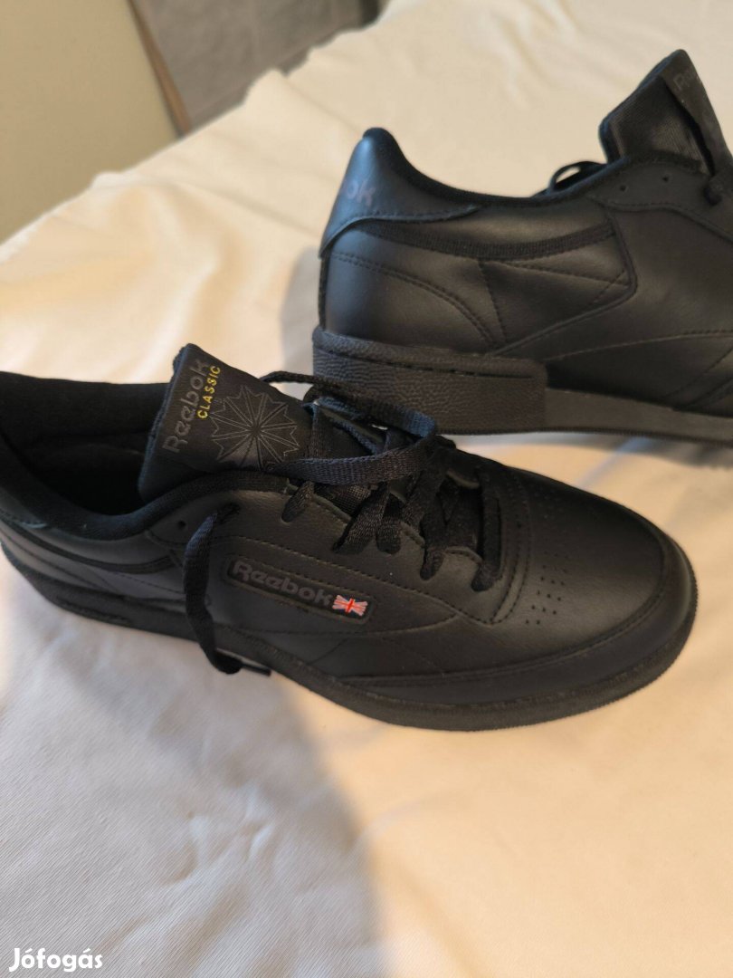 Új fekete Reebok sportcipő eladó 44-s méretben