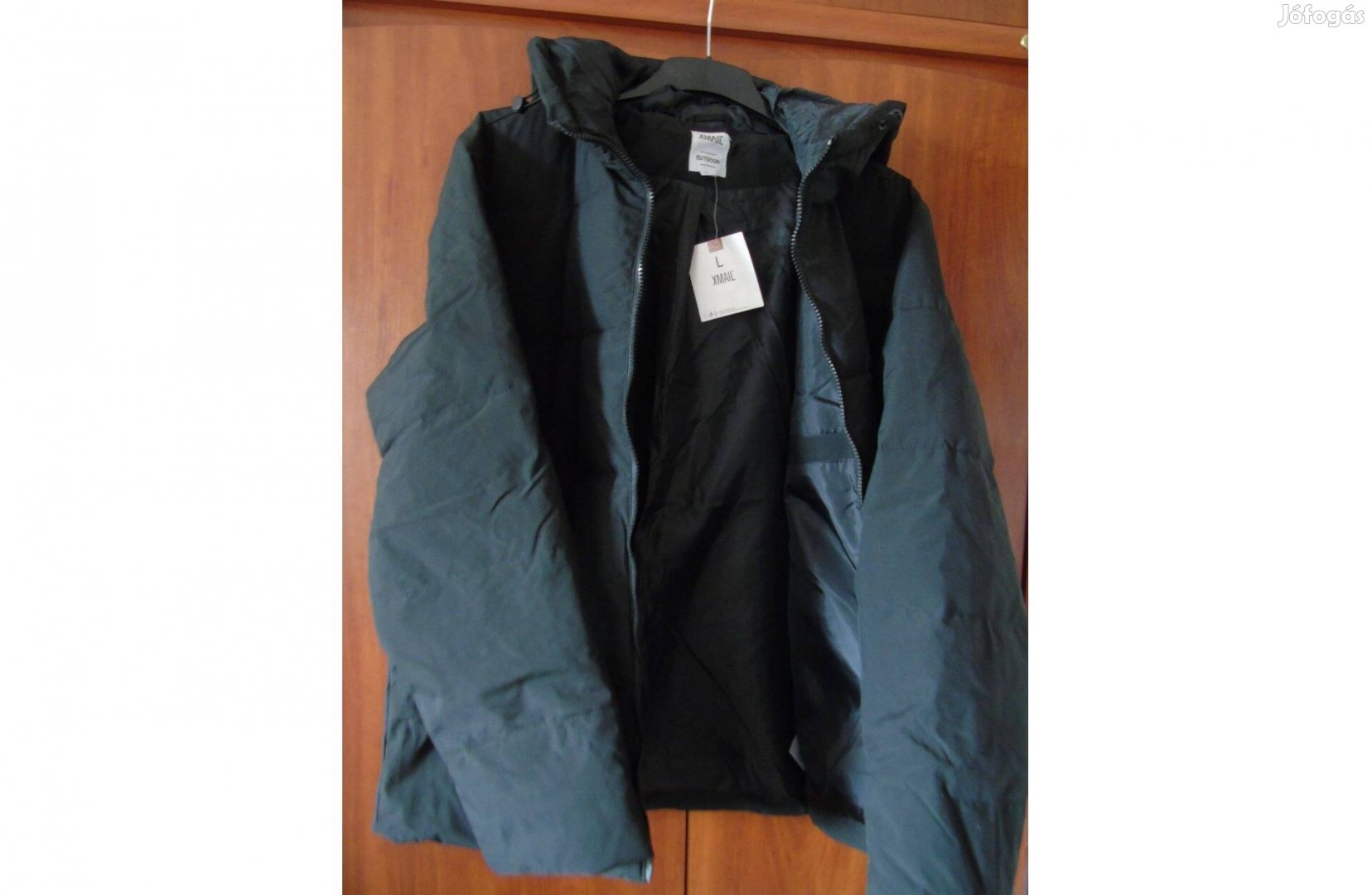 Új fekete színű bélelt téli kabát dzseki kapucnival L-es
